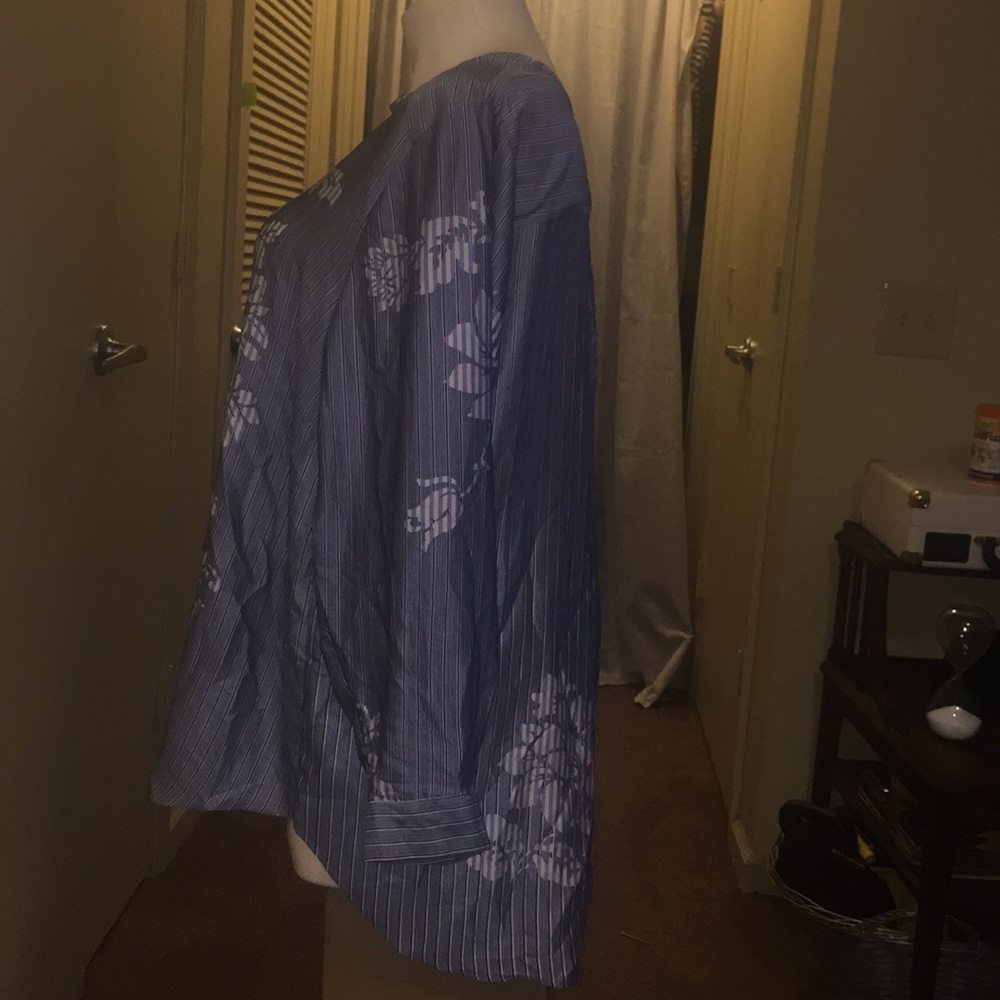 Blouse - Picture 2 of 2